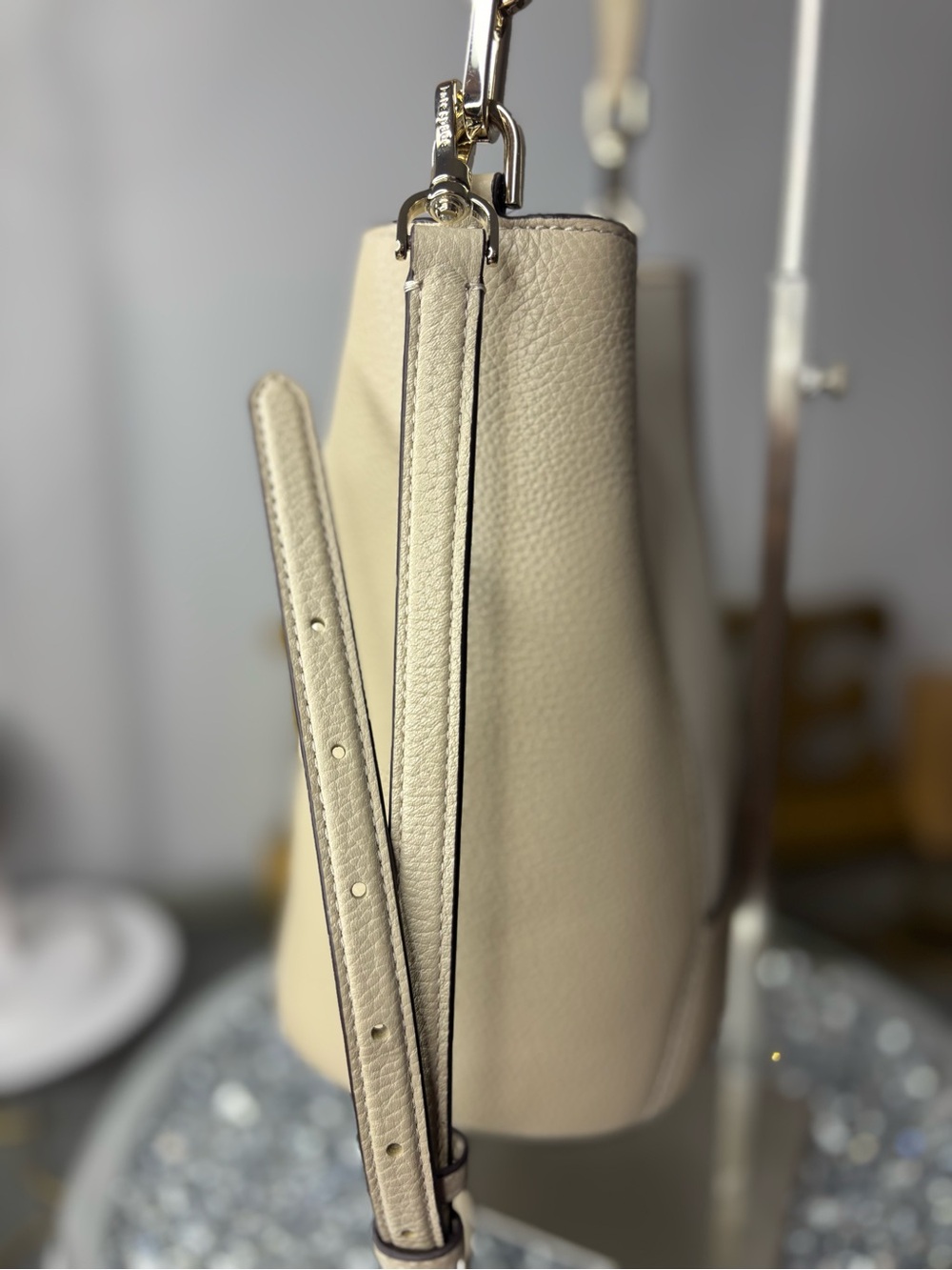 kate spade Lena Two-Tone Pebbled Leather Bucket Bag in Beige and White NWOT - Picture 8 of 16